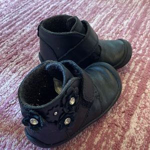 Ugg girl shoes